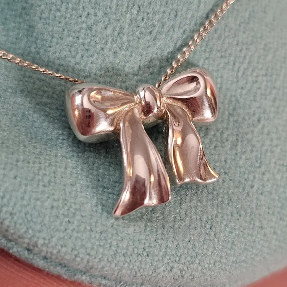 🎀Tiffany & Co. Ribbon Bow Sterling Silver 925 Vintage Pendant Necklace💝 - Picture 8 of 16